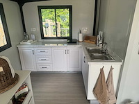 2026 rhino houses 36,5 m2 zwart 2 slaapkamers, badkamer en keuken mobiele woonunit / tiny house met luifel / balkon - afbeelding 21 van  35
