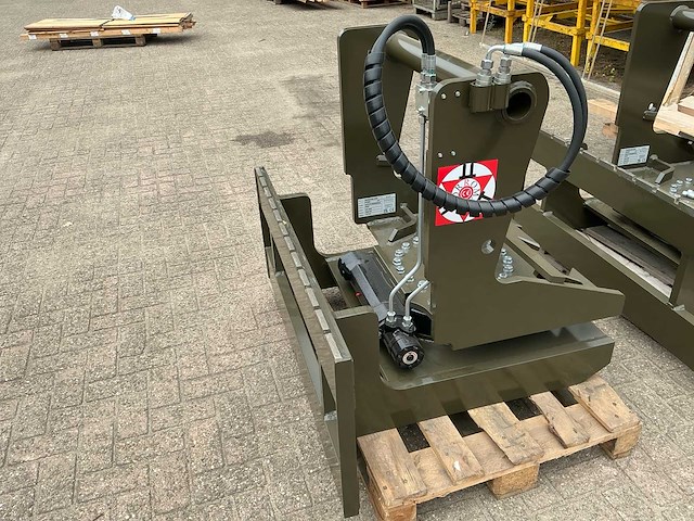 2026 r&r romastor r-2500 v1 hydraulisch 360° roterend vorkenbord - afbeelding 1 van  4