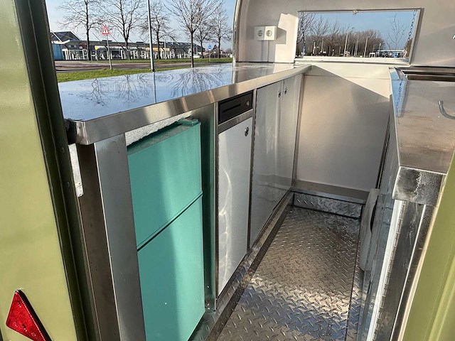 2026 tune - e-j - pst-tn22 - foodtruck - afbeelding 4 van  24