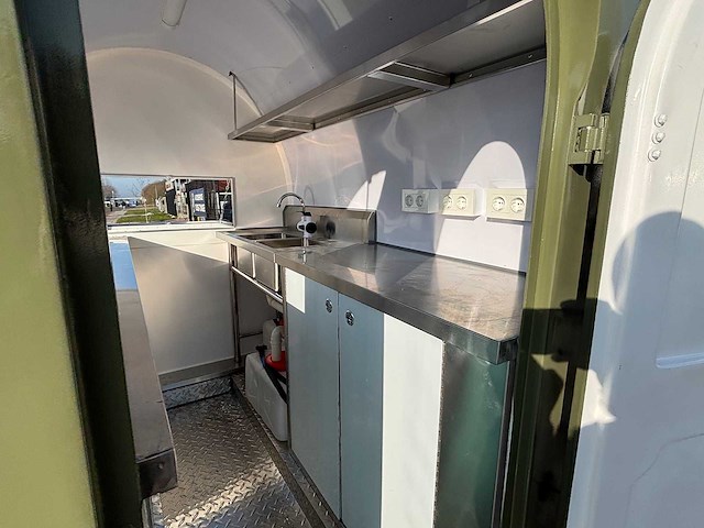 2026 tune - e-j - pst-tn22 - foodtruck - afbeelding 5 van  24