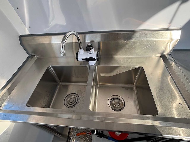 2026 tune - e-j - pst-tn22 - foodtruck - afbeelding 6 van  24