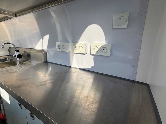 2026 tune - e-j - pst-tn22 - foodtruck - afbeelding 9 van  24