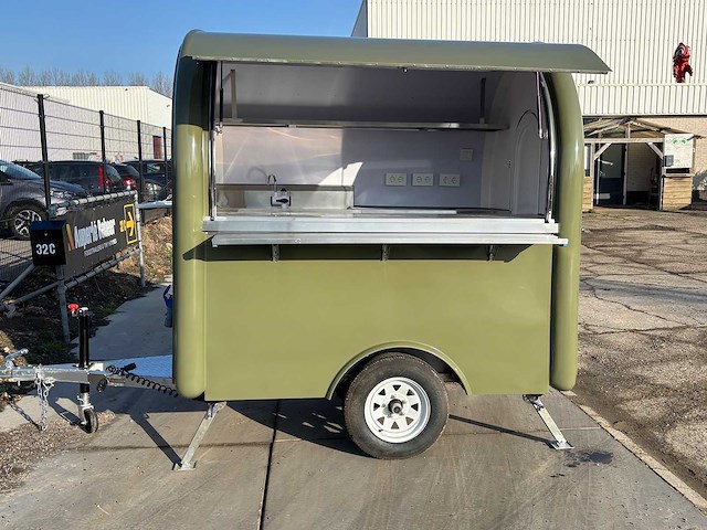 2026 tune - e-j - pst-tn22 - foodtruck - afbeelding 12 van  24