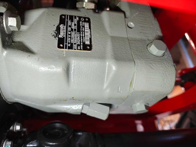 2026 w25 kubota 4 cil en rexroth hydrauliek - afbeelding 14 van  44