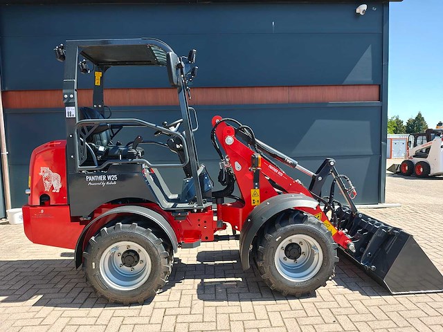 2026 w25 kubota 4 cil en rexroth hydrauliek - afbeelding 5 van  37
