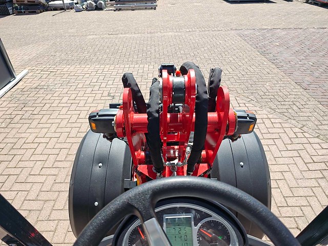 2026 w25 kubota 4 cil en rexroth hydrauliek - afbeelding 10 van  37