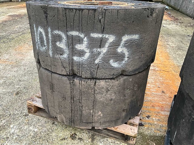 20.5-25 volrubber industrie band met velg (4x) - afbeelding 2 van  9