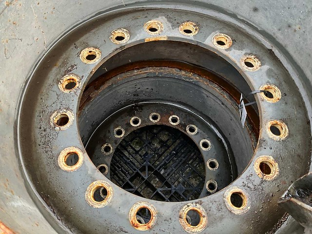 20.5-25 volrubber industrie band met velg (4x) - afbeelding 7 van  9