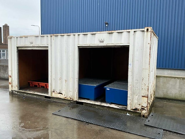 20ft container met lekbakken - afbeelding 1 van  8