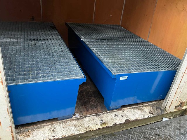 20ft container met lekbakken - afbeelding 4 van  8