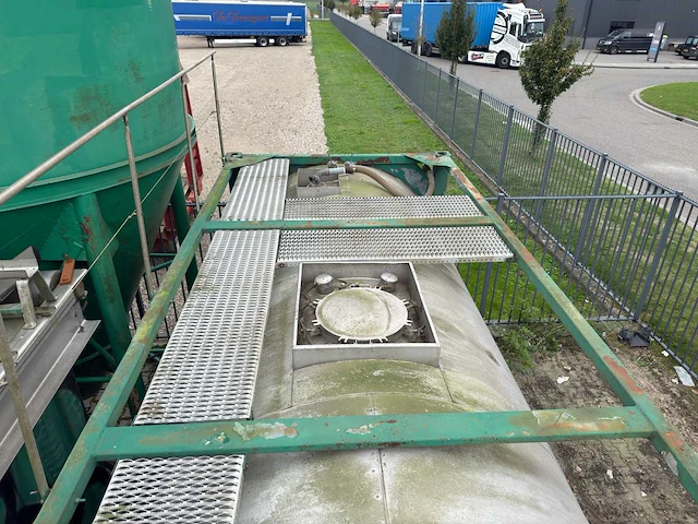20ft tankcontainer op containerslede - afbeelding 2 van  13