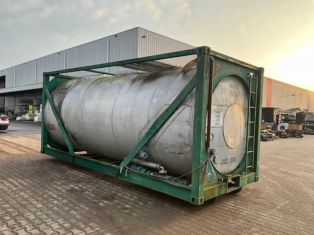 20ft tankcontainer op containerslede - afbeelding 10 van  13
