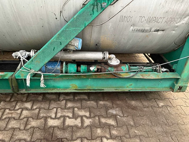20ft tankcontainer op containerslede - afbeelding 13 van  13