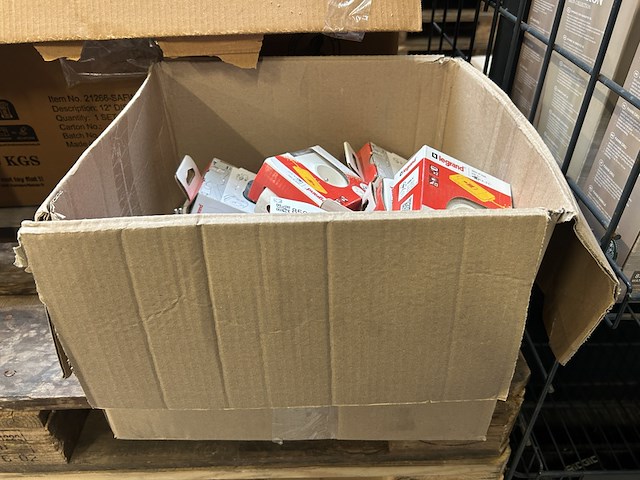 20x doorvoerstekker, 2x usb wit legrand - afbeelding 4 van  4