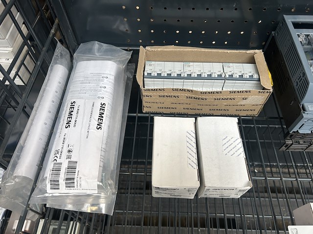20x installatiemateriaal en elektronica w.o. siemens, aritech, phillips, interlogix - afbeelding 5 van  12