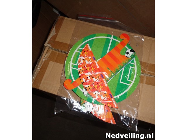 20x kartonnen hapjesschaal voetbal oranje - afbeelding 2 van  3
