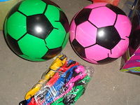 20x voetbal 21-23cm assorti kleur