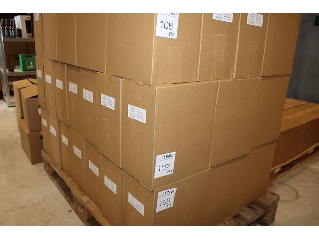 21 dozen tripel bier a 6 flessen van 75 cl. 126 flessen. tht 1-11-26. - afbeelding 1 van  3