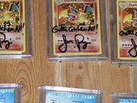 21 gegrade charizard pokemon kaarten met handtekening jason paige (geen certificaat aanwezig) door cgc w.o.... onderdeel van combinatiekavel kavels p001 t/m p051 combinatiekavel - afbeelding 2 van  5