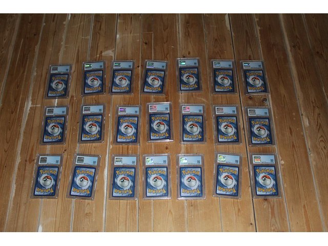 21 gegrade charizard pokemon kaarten met handtekening jason paige (geen certificaat aanwezig) door cgc w.o.... onderdeel van combinatiekavel kavels p001 t/m p051 combinatiekavel - afbeelding 3 van  5