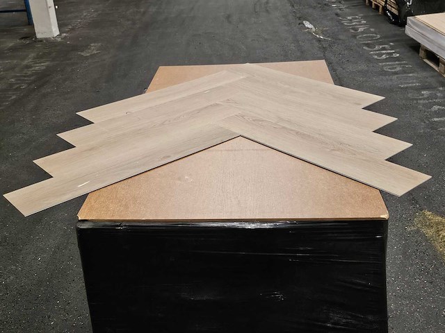 21 m2 pvc spc click visgraat - 750 x 150 x 4 mm - afbeelding 3 van  3