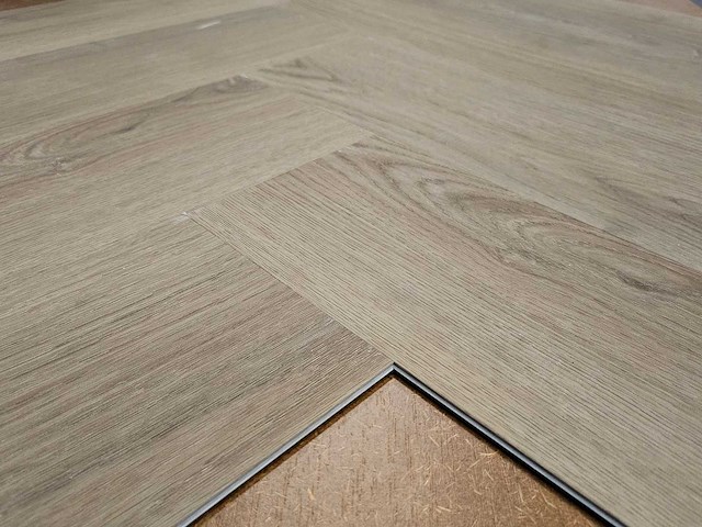 21 m2 pvc spc click visgraat - 750 x 150 x 4 mm - afbeelding 2 van  3