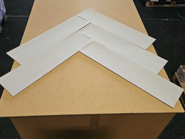 21 m2 pvc spc dryback visgraat - 610 x 150 x 2,5 mm - afbeelding 3 van  3