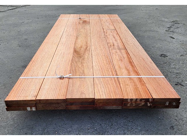 21 x padouk planken 21 x 140mm , lengte 215 cm ( 6.3 m2 ) - afbeelding 2 van  4