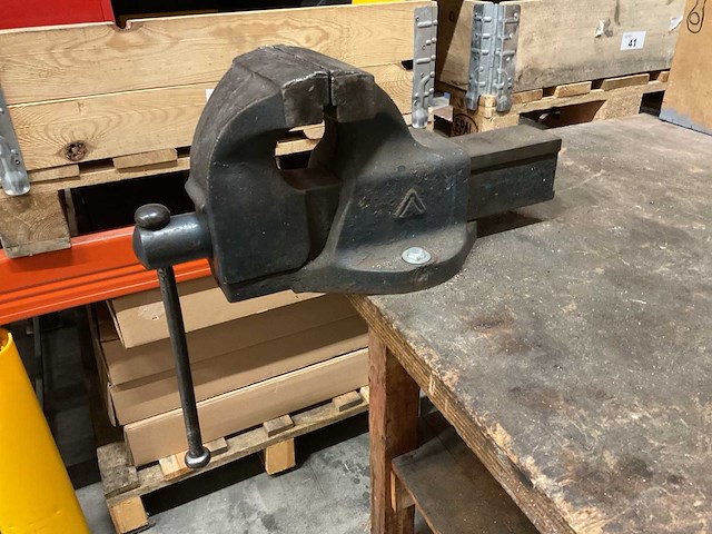 215cm werkbank met bankschroef - afbeelding 3 van  4