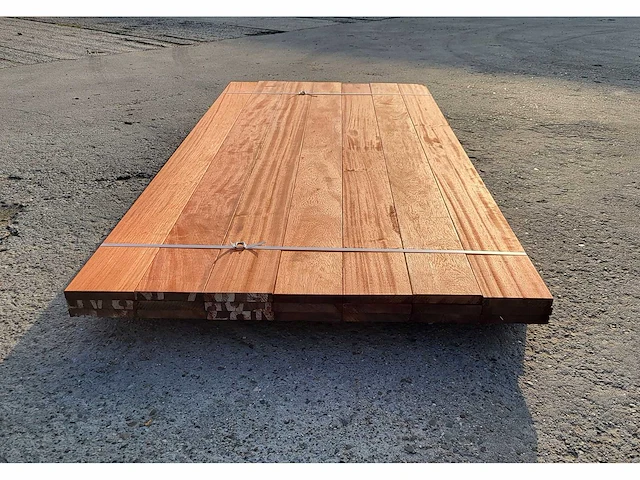 21x padouk planken 21 x 140mm , lengte 215 cm (6.3m2) - afbeelding 3 van  5