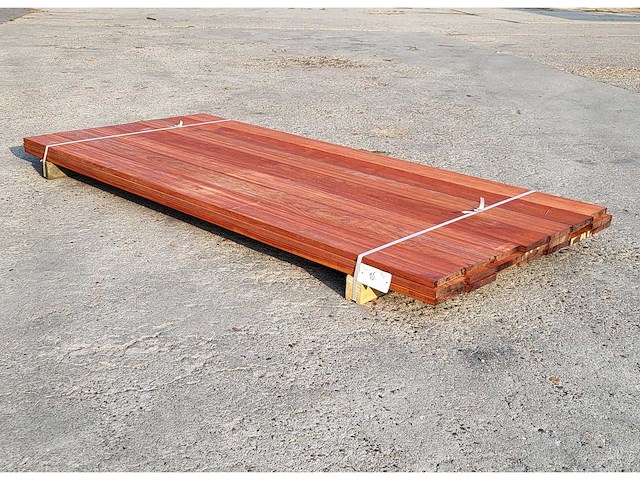 21x padouk planken 21 x 140mm , lengte 215 cm (6.3m2) - afbeelding 1 van  5