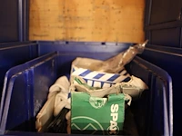 22 kunststof stapelbare bakjes, enkele gevuld met elektra producten. - afbeelding 3 van  4