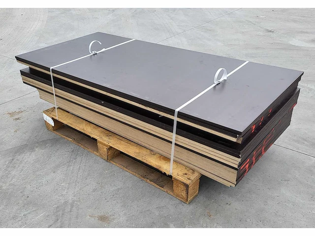 22 x berken betonplex 24mm antislip ( 21.7 m2 ) - afbeelding 3 van  5
