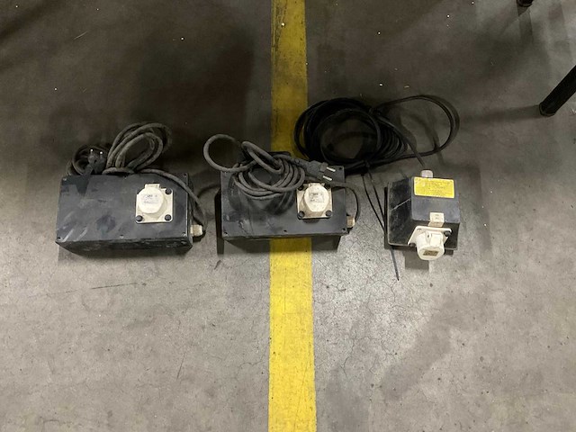 220/42volt omvormer (3x) - afbeelding 1 van  7