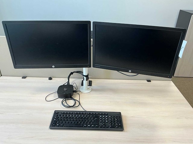 22x hp monitor met 11 dockingstations - afbeelding 2 van  15