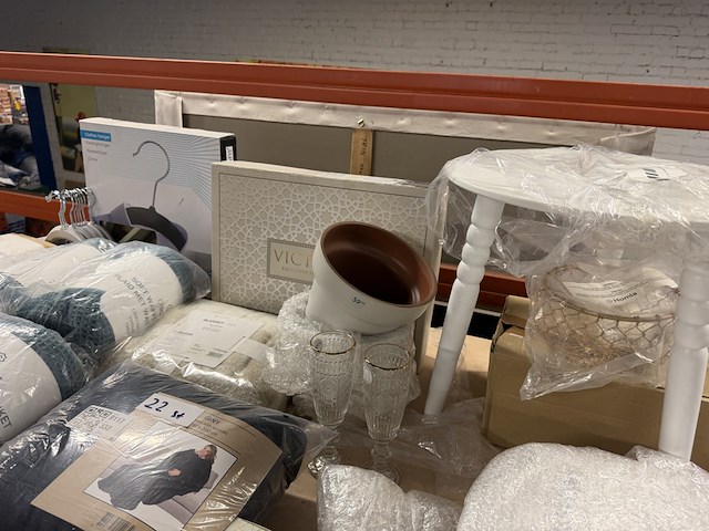 22x woonaccessoires w.o. bijzettafel, woondeken, dekbedovertrek w.o. chicalot, homla - afbeelding 2 van  10