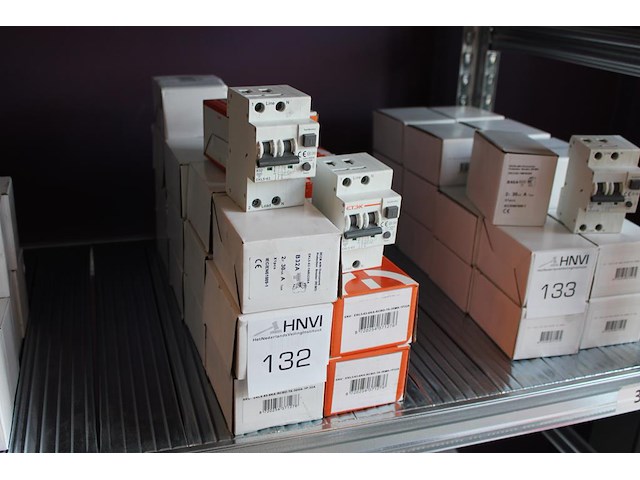 23 aardlekautomaten w.o. etec elk5-63. b32. 1-polig. 30ma. - afbeelding 1 van  3