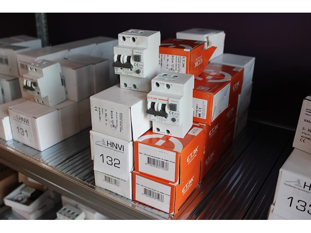 23 aardlekautomaten w.o. etec elk5-63. b32. 1-polig. 30ma. - afbeelding 2 van  3