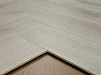 23 m2 laminaat visgraat - 665 x 133 x 8 mm - afbeelding 1 van  2