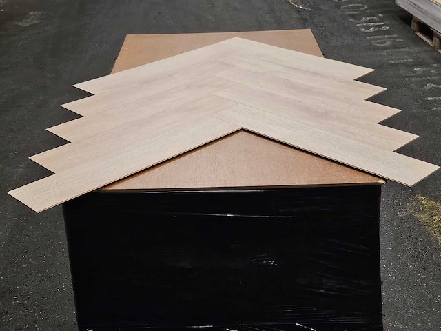 23 m2 laminaat visgraat - 665 x 133 x 8 mm - afbeelding 2 van  2