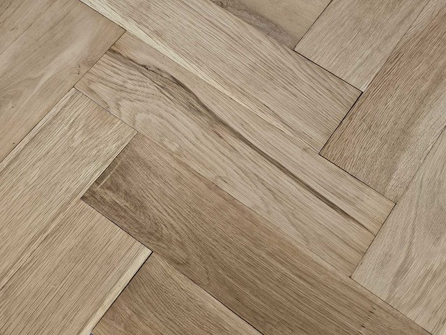 23 m2 parket eiken visgraat - 350 x 91 x 21 mm - afbeelding 1 van  2