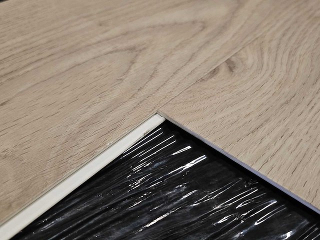 23 m2 pvc spc click visgraat - 750 x 150 x 6 mm - afbeelding 1 van  2