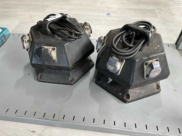 230 v - 24 v omvormer (2x) - afbeelding 1 van  3