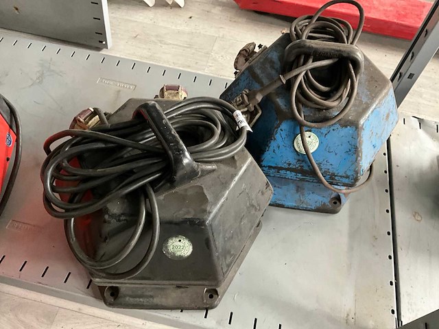 230 v - 24 v omvormer (2x) - afbeelding 1 van  2