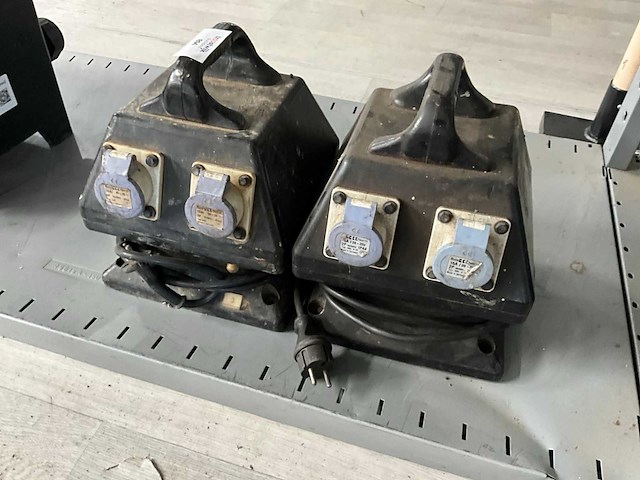 230 v - 24 v omvormer (2x) - afbeelding 1 van  1