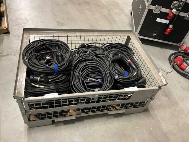 230 volt kabel (60x) - afbeelding 1 van  3