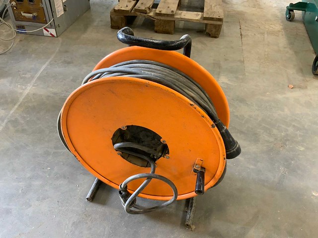 230v verlengkabelhaspel - afbeelding 1 van  4