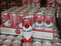 24 blikken bacardi cola 0,25cl. tht 11-2026. bod inclusief statiegeldwaarde van 3,60 euro. - afbeelding 1 van  2