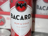 24 blikken bacardi cola 0,25cl. tht 11-2026. bod inclusief statiegeldwaarde van 3,60 euro. - afbeelding 2 van  2