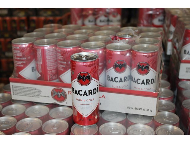 24 blikken bacardi cola 0,25cl. tht 11-2026. bod inclusief statiegeldwaarde van 3,60 euro. - afbeelding 1 van  2
